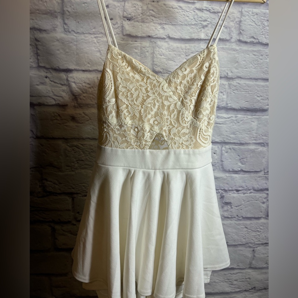White dress 👗